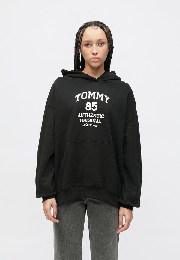 Tommy Jeans 1985 FLOCK LOGO OVERSIZED HOODY