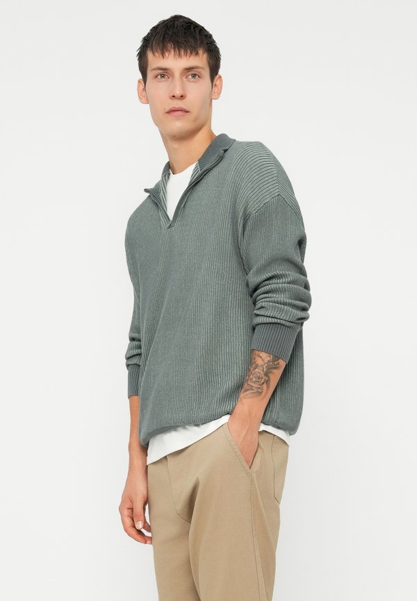 Hollister Co.