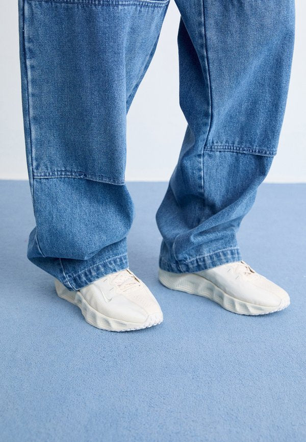 Nike Sportswear NIKE AVA ROVER UNISEX - Trainers - phantom/light bone