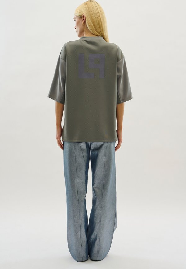 Lounge Nine LNGLIVE GF TEE