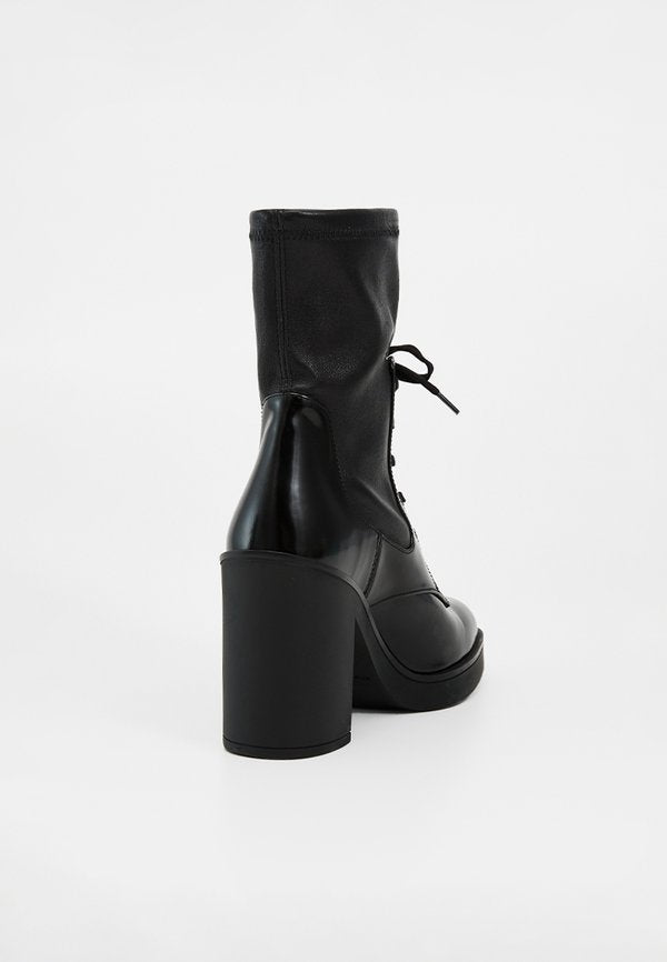 Stuart Weitzman EVERITT