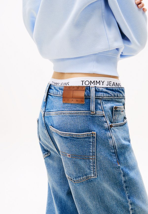 Tommy Jeans MIA FADED RELAXED STRAIGHT LEG JEANS
