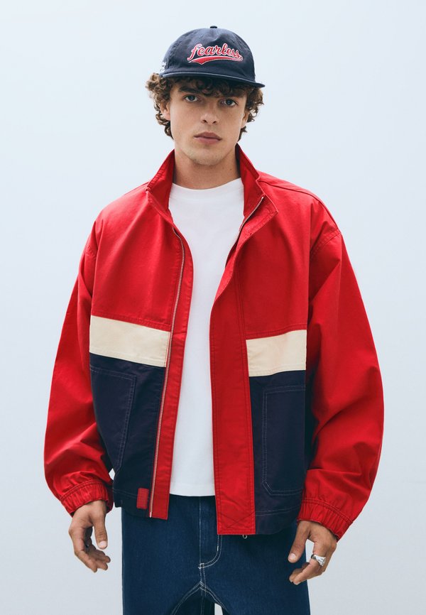 Bershka ZIP-UP - WINDBREAKER - Summer jacket - red