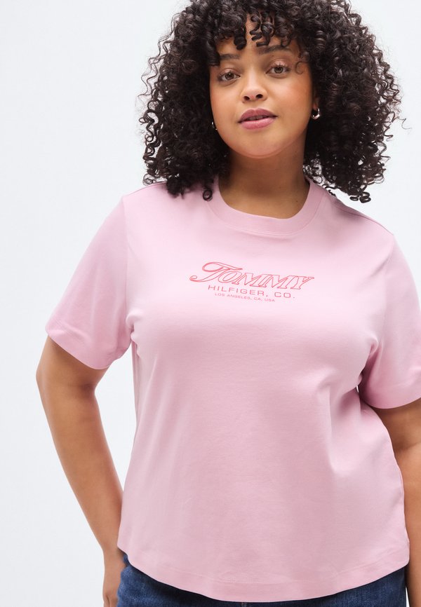 Tommy Hilfiger Curve CURVE GRAPHIC INTERLOCK KNIT T-SHIRT