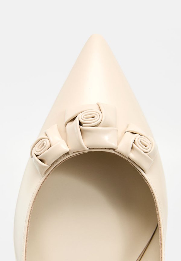 Stuart Weitzman STUART