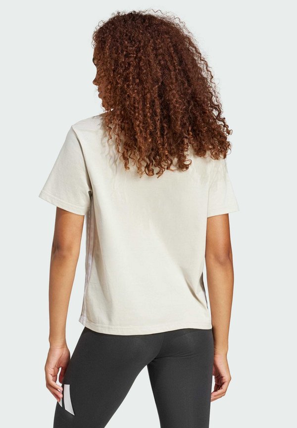 adidas Sportswear ESSENTIALS 3 STRIPES - Print T-shirt - beige white
