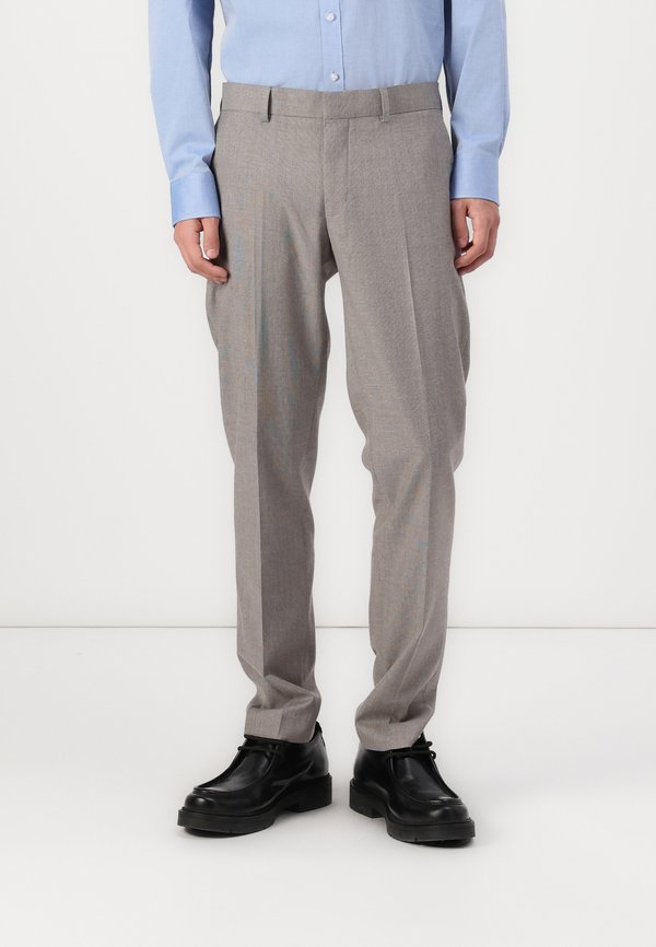 Isaac Dewhirst NOTCH SUIT SLIM
