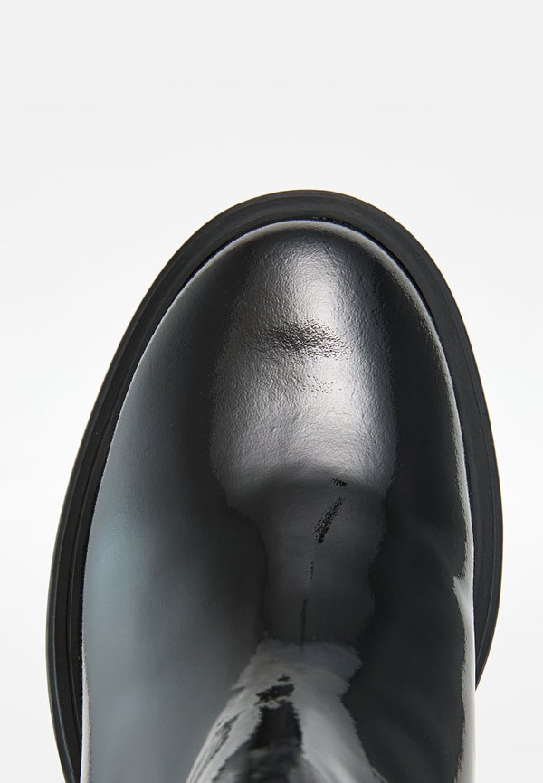 Stuart Weitzman SOHO