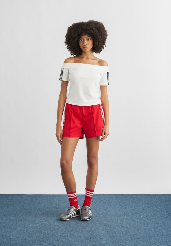 adidas Originals FIREBIRD - Shorts - better scarlet/white
