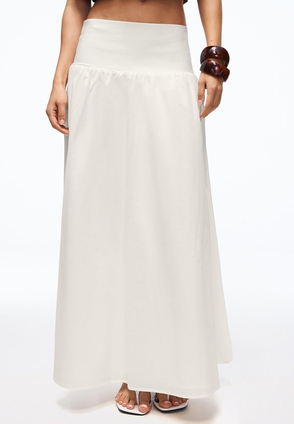 Bershka MAXI SKIRT - Maxi skirt - white