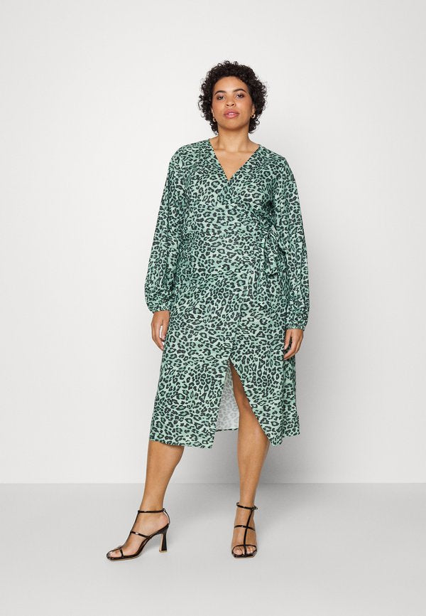IN THE STYLE CURVE JESS MILLICHAMP