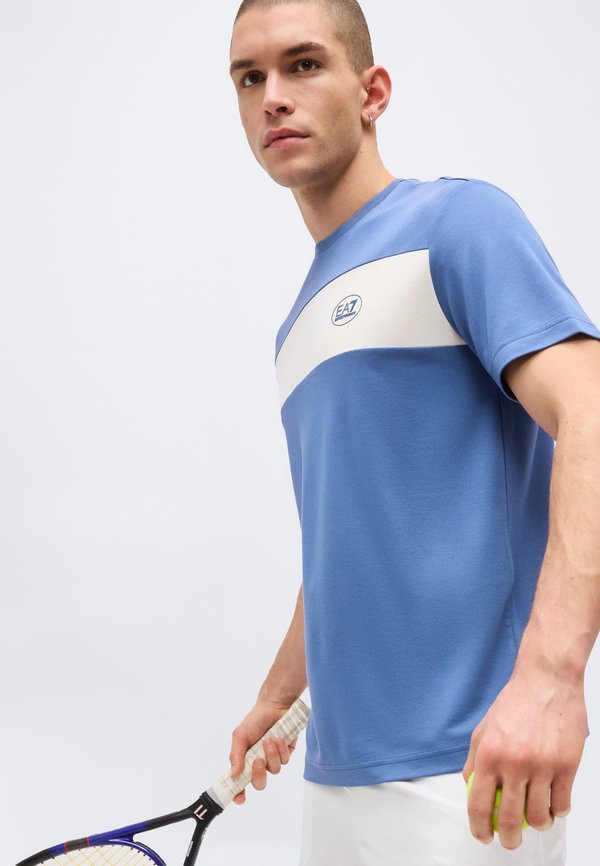 EA7 Emporio Armani TENNIS CLUB TEE COLORBLOCK