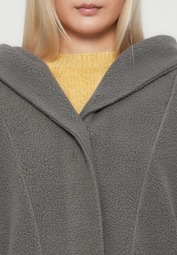 Noisy May igan fleece