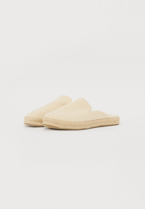 TOMS SANTIAGO