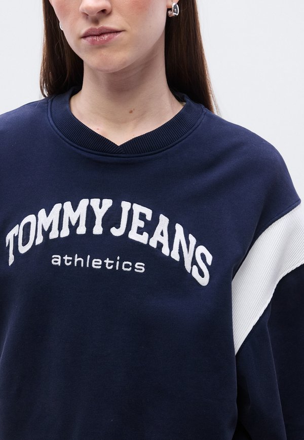 Tommy Jeans CONTRAST LOGO EMBROIDERY BOXY SWEATSHIRT