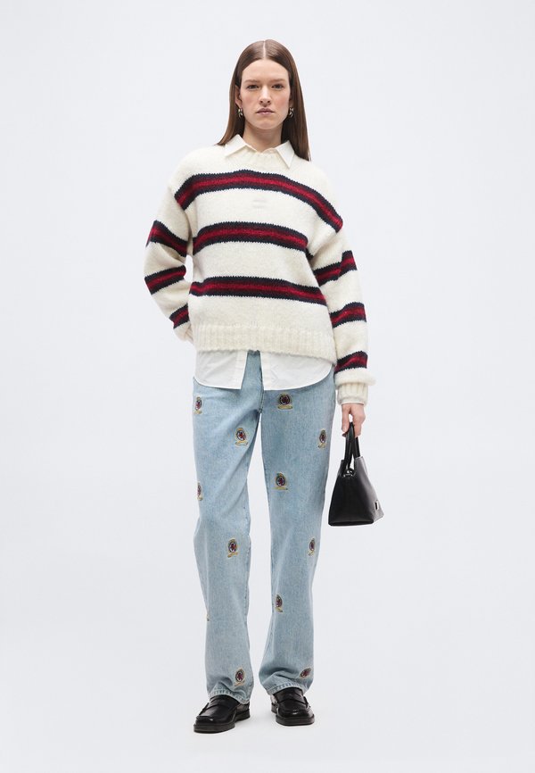 Tommy Jeans EMBROIDERY MID RISE SLIM STRAIGHT LEG JEANS