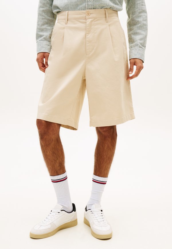 Tommy Jeans OTIS REGULAR PLEATED TWILL SHORTS