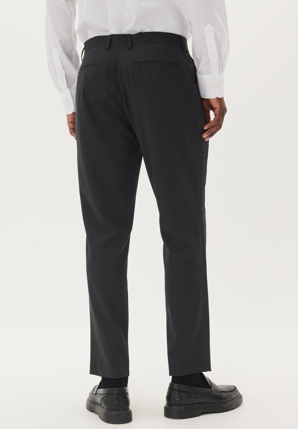 Matinique MAWELLER TUX PLEAT
