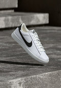 Nike Sportswear TENNIS CLASSIC SPORT - Trainers - white/black