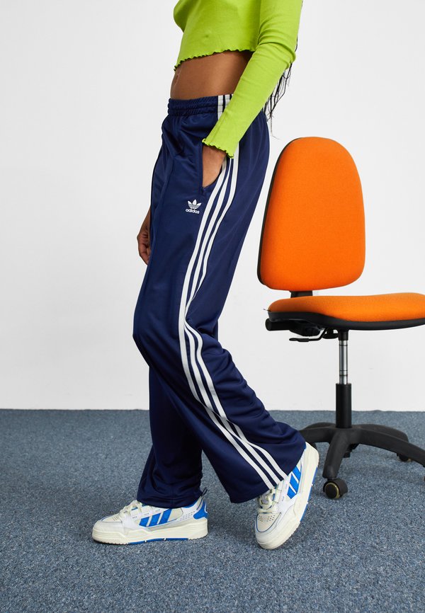 adidas Originals FIREBIRD LOOSE TRACK - Tracksuit bottoms - dark blue
