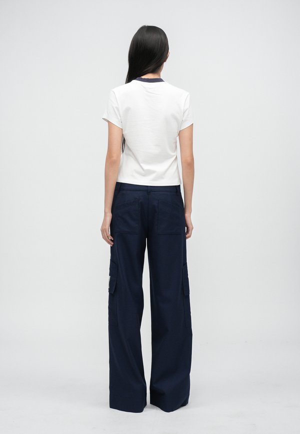 OFF-WHITE SCRIPT LOGO FITTED FITTED TEE