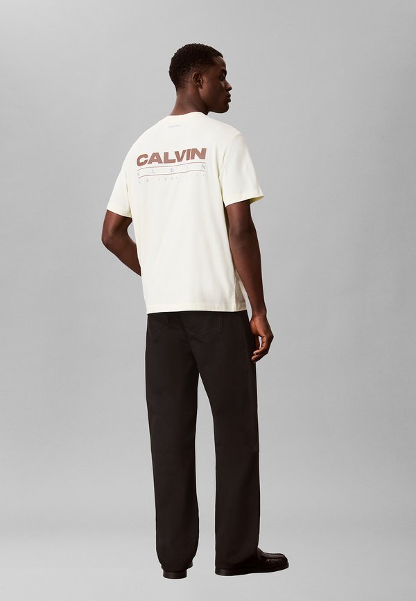 Calvin Klein Jeans SS 20S CALVIN DISC STACK GRAPHIC - Print T-shirt - green essence