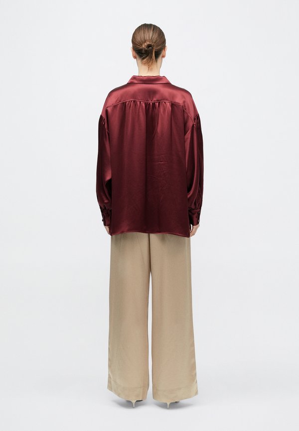 By Malene Birger LEONORA