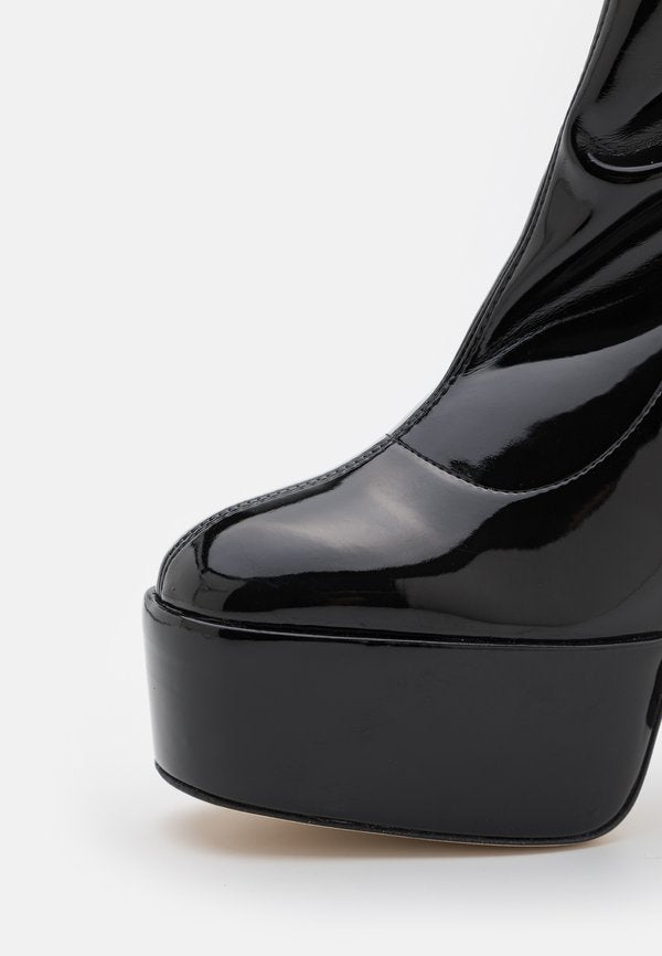 Stuart Weitzman SKYHIGH PLATFORM BOOTIE