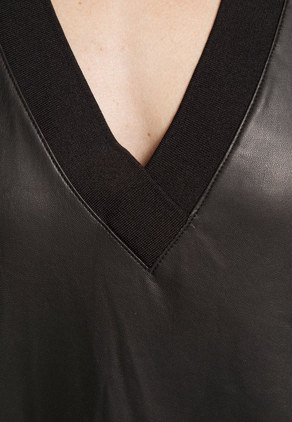 DKNY V NECK FRONT