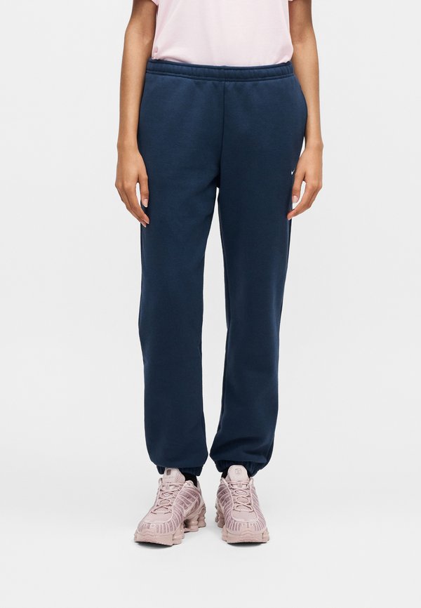 Nike Sportswear STUDIO FLEECE MEDIUM WEIGHT HIGH-RISE OVERSIZED CUFFED PANTS - Tracksuit bottoms - midnight navy/sail
