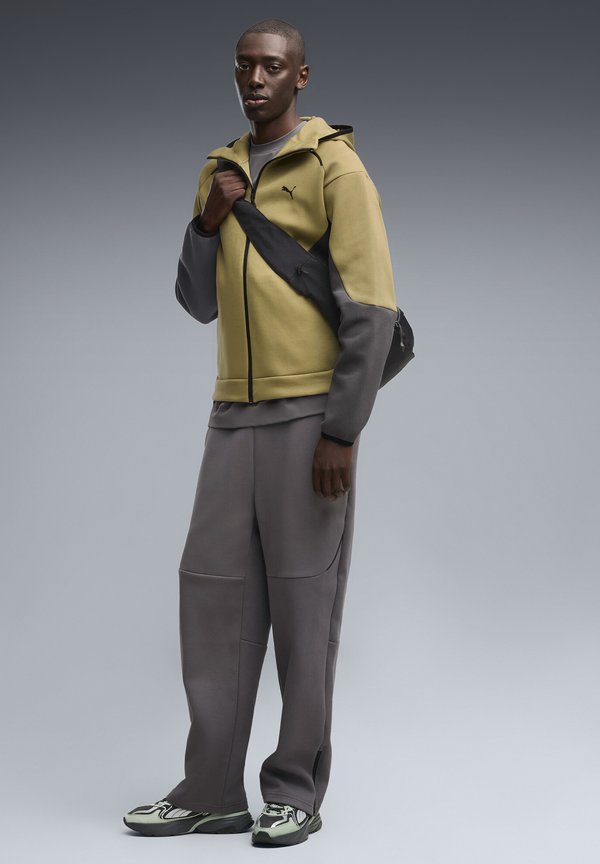 Puma PUMATECH RELAXED FULL ZIP HOODIE DK - Zip-up sweatshirt - chai latte