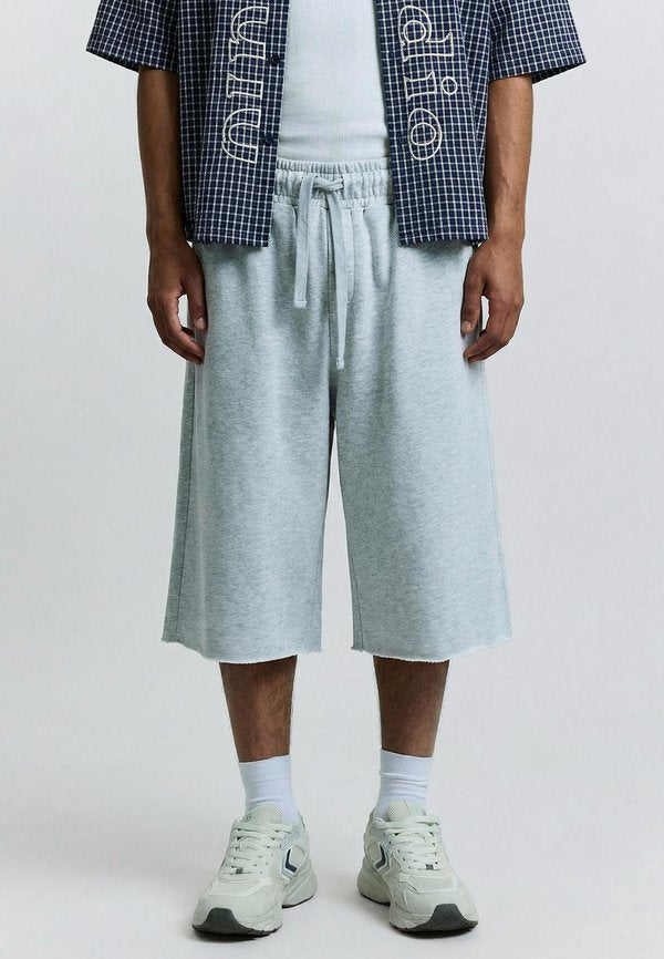 Bershka RAW EDGE JOGGER BERMUDA SHORTS - Tracksuit bottoms - grey