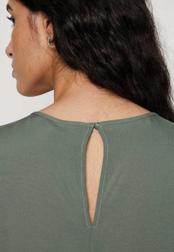 Vero Moda Petite VMLILOU O NECK DETAIL