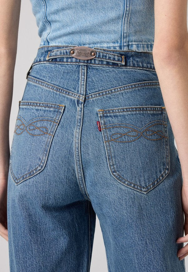 Levi's® RIBCAGE FLARED WESTERN