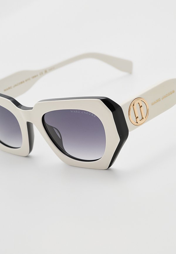 MARC JACOBS