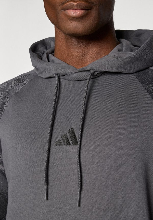 adidas Sportswear CAMO