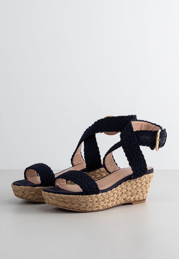 Stuart Weitzman ALEXLO
