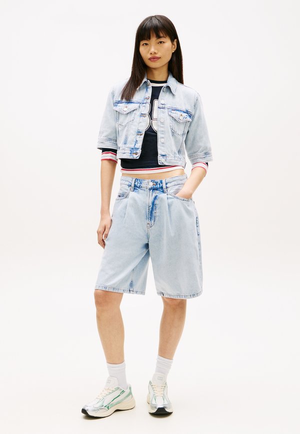 Tommy Jeans CROPPED REGULAR DENIM TRUCKER JACKET
