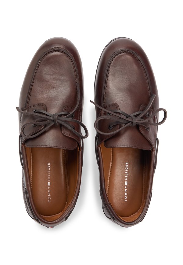 Tommy Hilfiger LEATHER FLEXIBLE BOAT SHOES