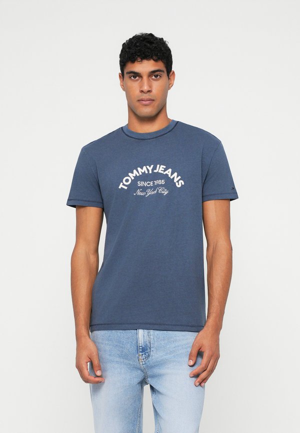 Tommy Jeans ARCH LOGO TEXTURED T-SHIRT