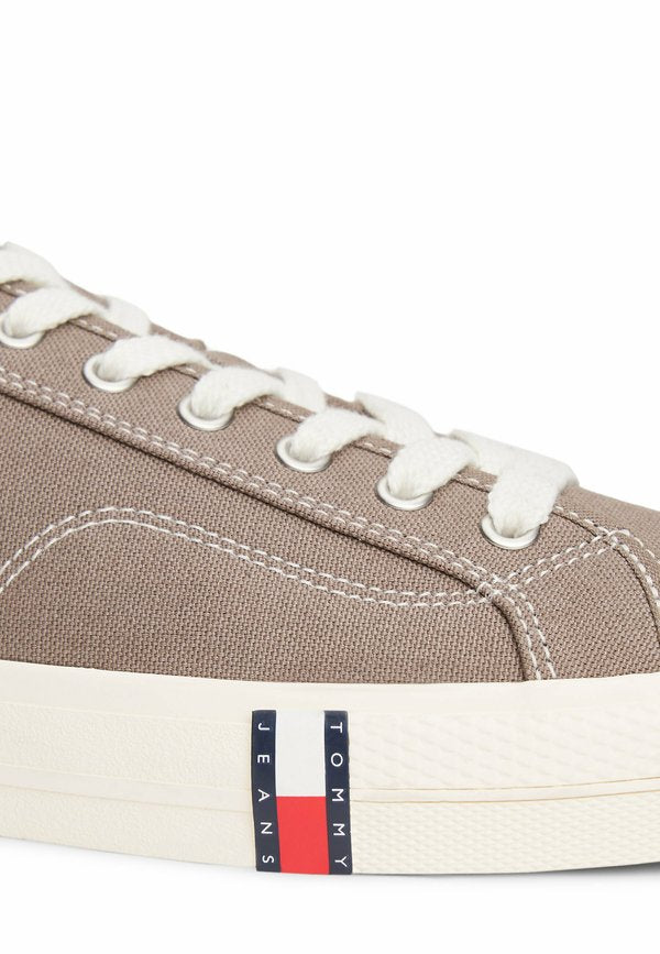 Tommy Jeans ARCHIVE FLAG STRIPE CANVAS TRAINERS