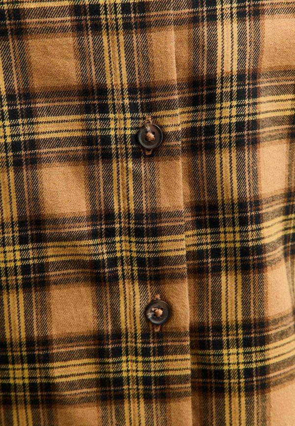 New Look Curves CURVES CHECKED BUTTON UP