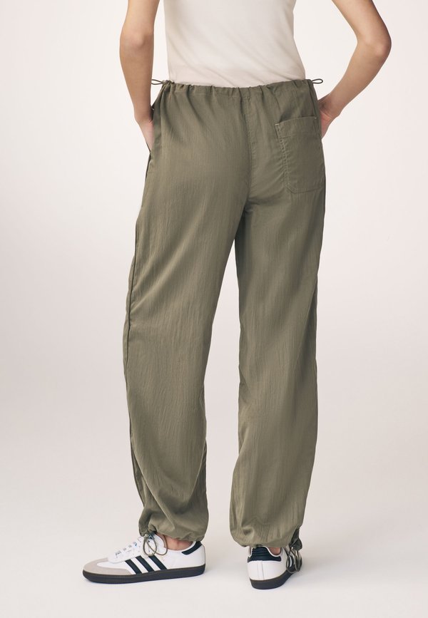Next WAIST PARACHUTE