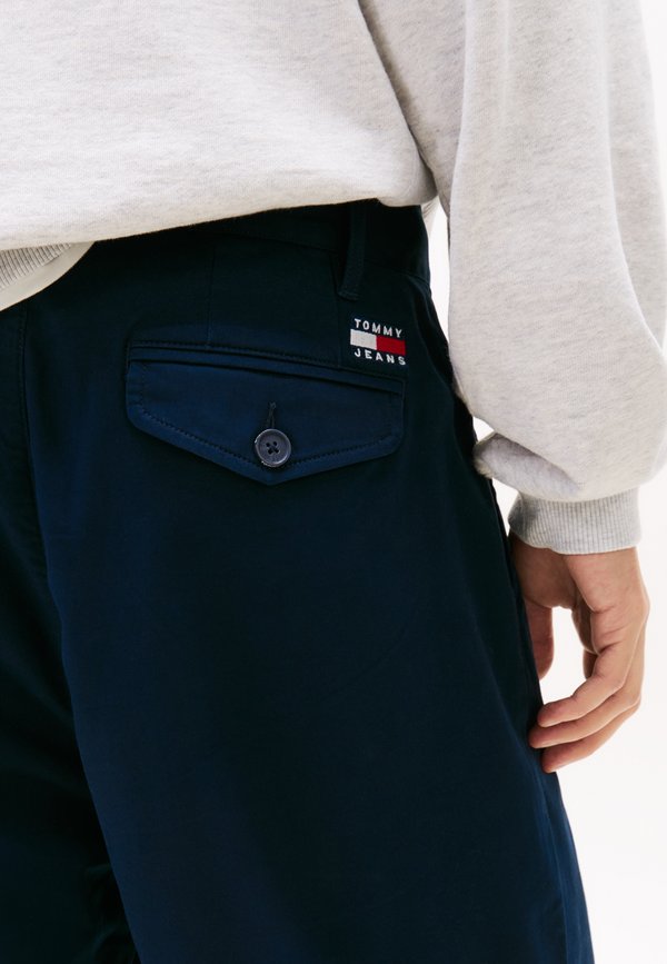 Tommy Jeans OTIS REGULAR PLEATED TWILL SHORTS