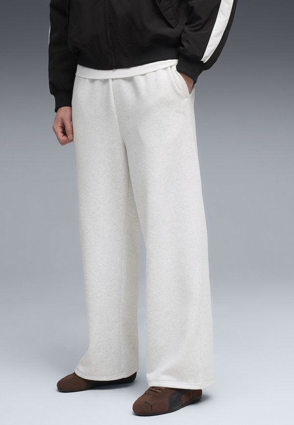 Puma WARDROBE ESSENTIALS OVERSIZED JOGGING - Tracksuit bottoms - white glow heather