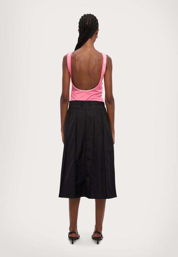 Ioannes KNOT BODY