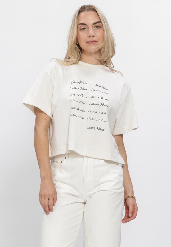 Calvin Klein CALVIN KLEIN DAMES T-SHIRTS SS CROPPED BOXY GRAPHIC TEE.