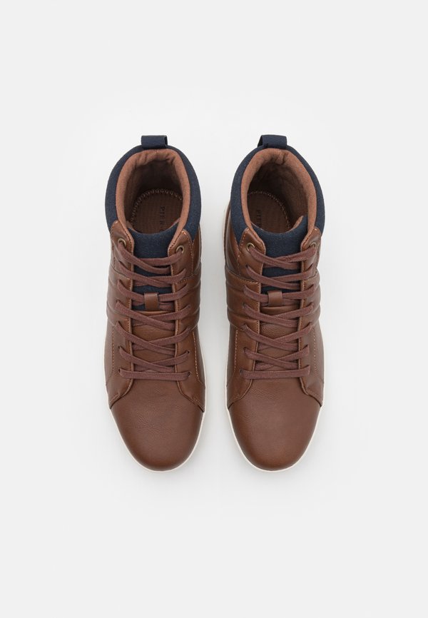Pier One by Zalando