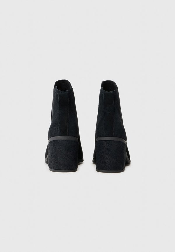 TOMS EVELYN