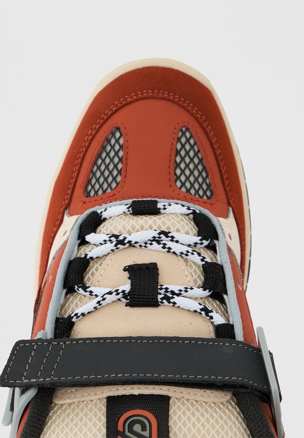 DC Shoes